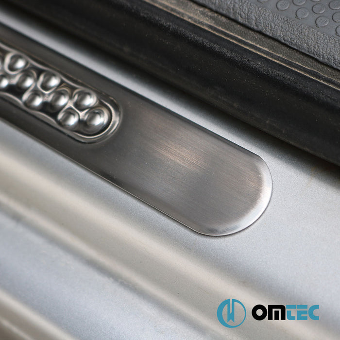 Seuil de porte - Pointsill : Baguettes chromées en inox (Brillant) - 4 pièces - Fiat Punto Evo - HB 5D 199 FL - (2009 - 2018)