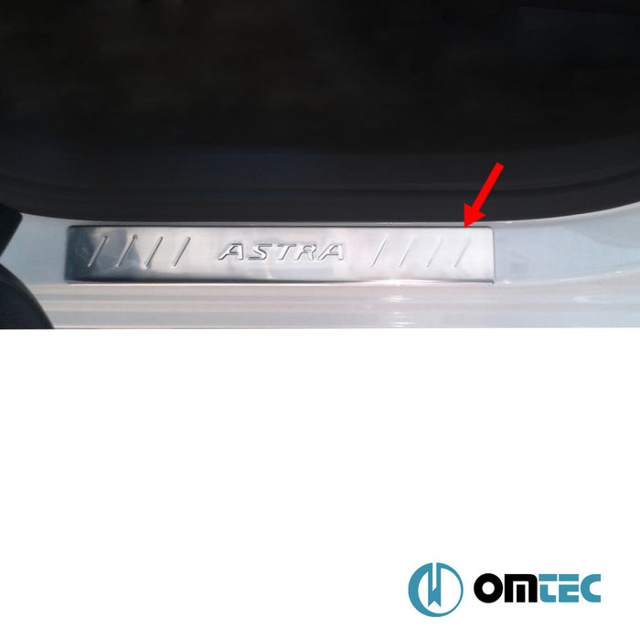 Line Door Sill Cover 4 Pcs. S.Steel (Gloss) - Opel Astra - SD P10 - (2010 - 2015)